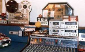 Lo studio di trasmissione di Radio Atlanta Milano anno 1979