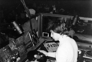 DJ Jonathan Tedesco in consolle allo Studio 54 di Milano